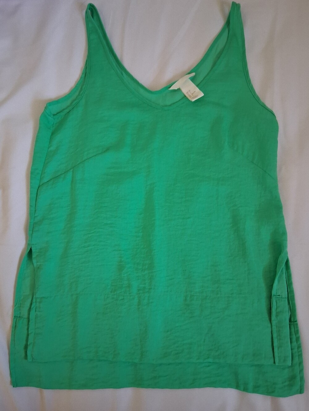 H&M GREEN V-NECK SLEEVELESS TOP